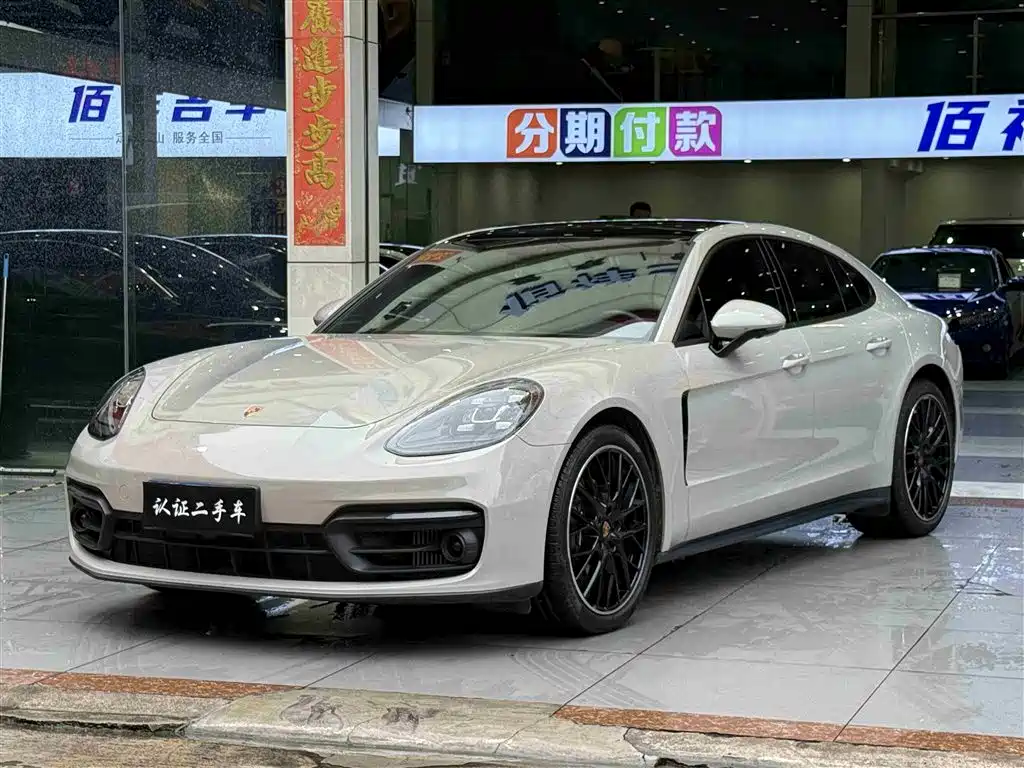 PORSCHE PANAMERA