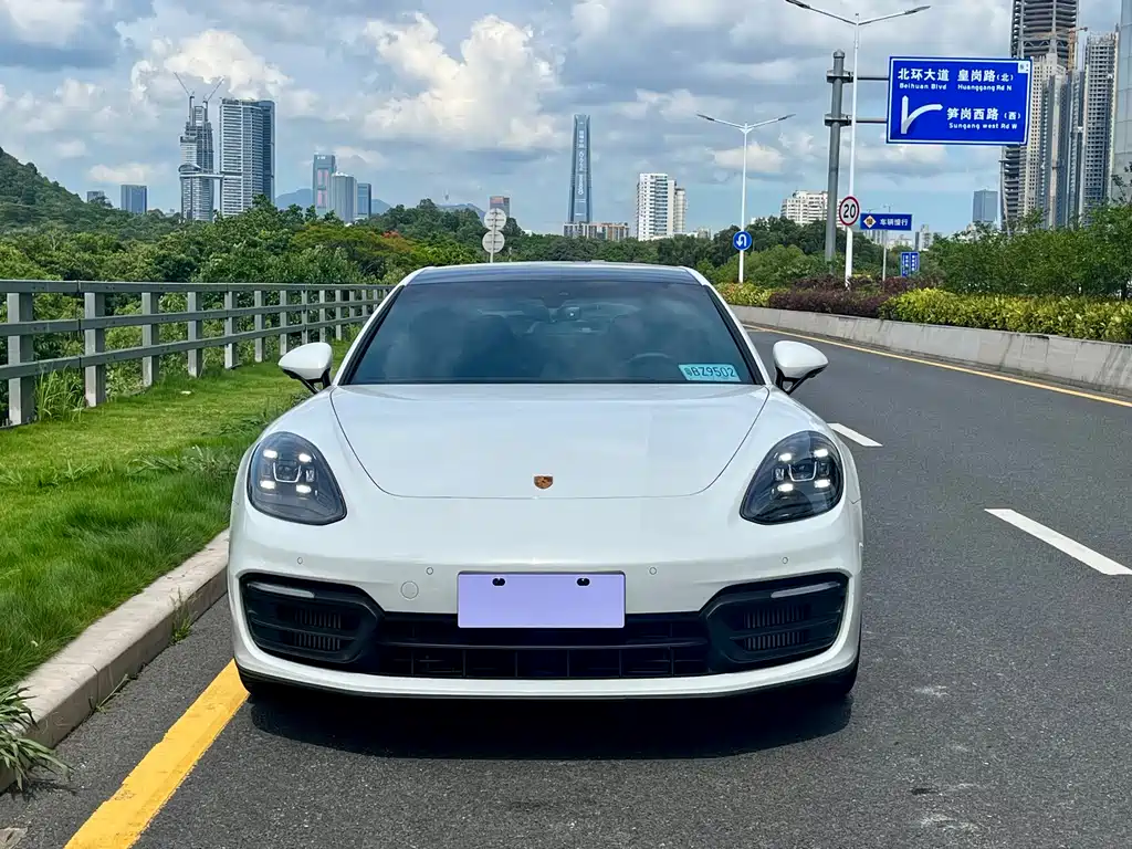 PORSCHE PANAMERA