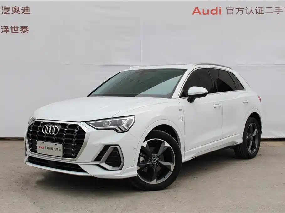 Ауди Q3 2023 года 35 TFSI Спорт версия (1.4T) 15500 km 2023