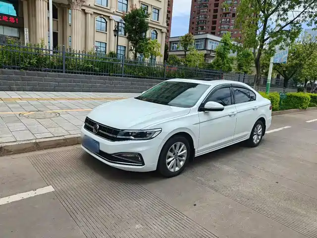 VOLKSWAGEN BORA 2022