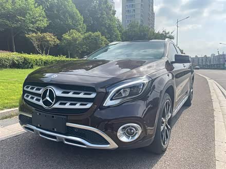 奔驰GLA 2018款 GLA 220 4MATIC 运动型