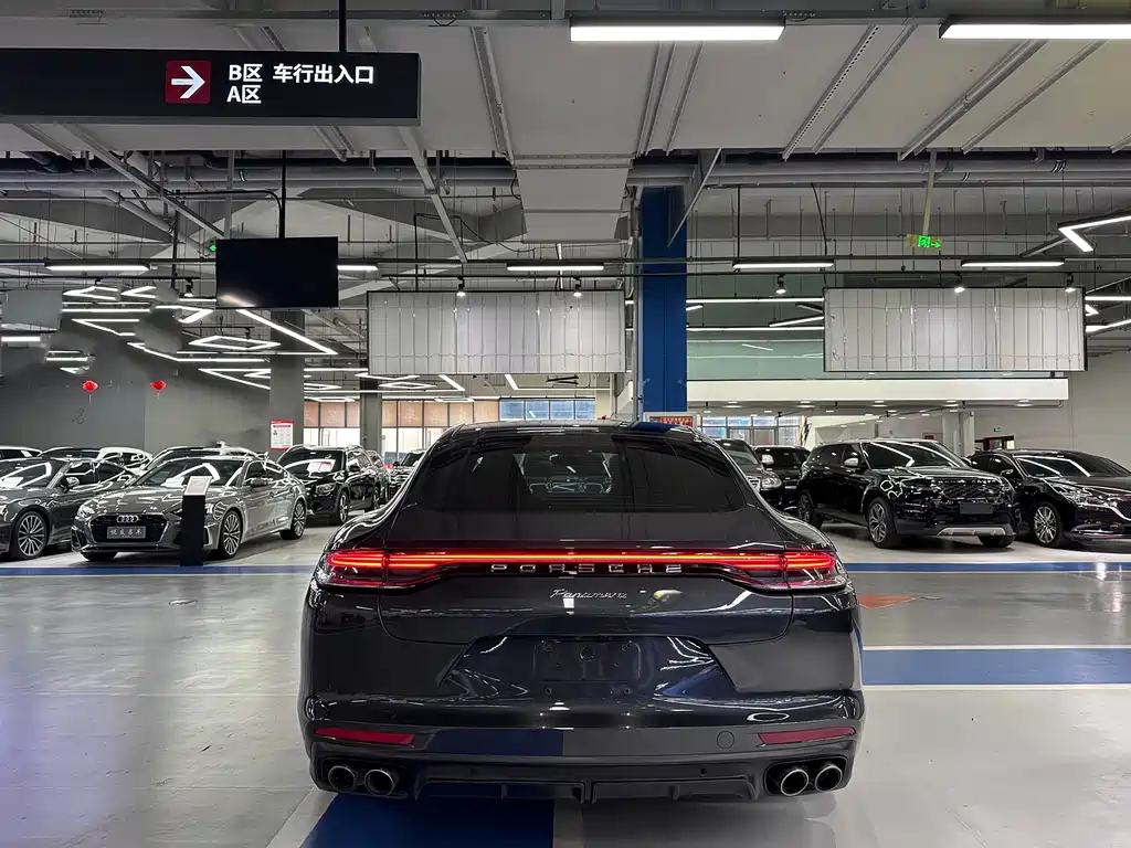 PORSCHE PANAMERA