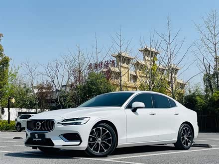 沃尔沃S60 2020款 T4 智逸豪华版