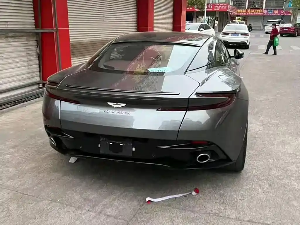 ASTON MARTIN DB11