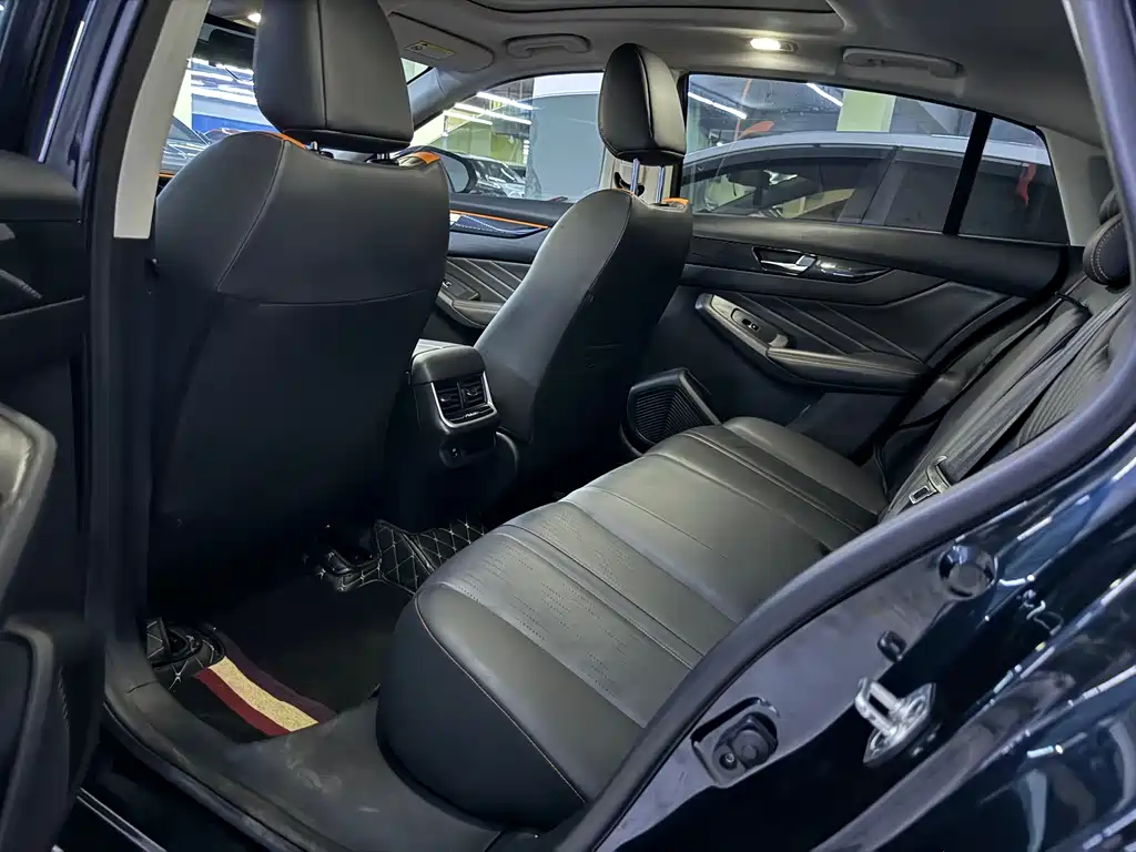 DONGFENG YI HYUN MAX