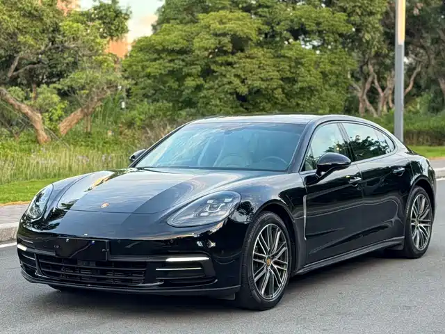 PORSCHE PANAMERA 2018