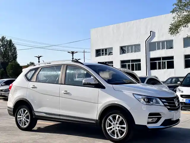 BAOJUN  560 2018