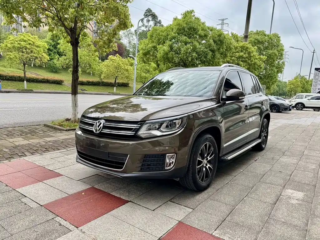 VOLKSWAGEN TIGUAN