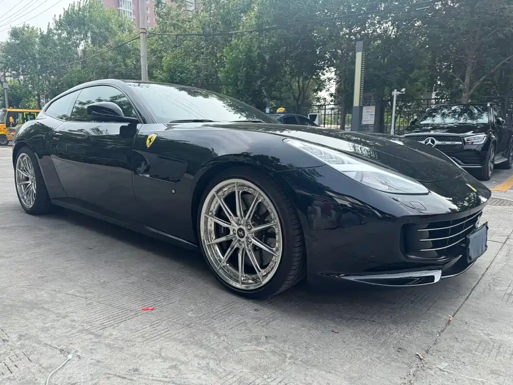 FERRARI GTC4LUSSO