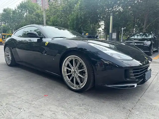 FERRARI GTC4LUSSO 2016
