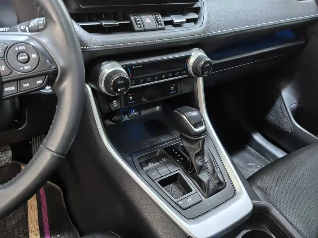 Toyota Wildlander 2023 2.5L E-CVT Luxury