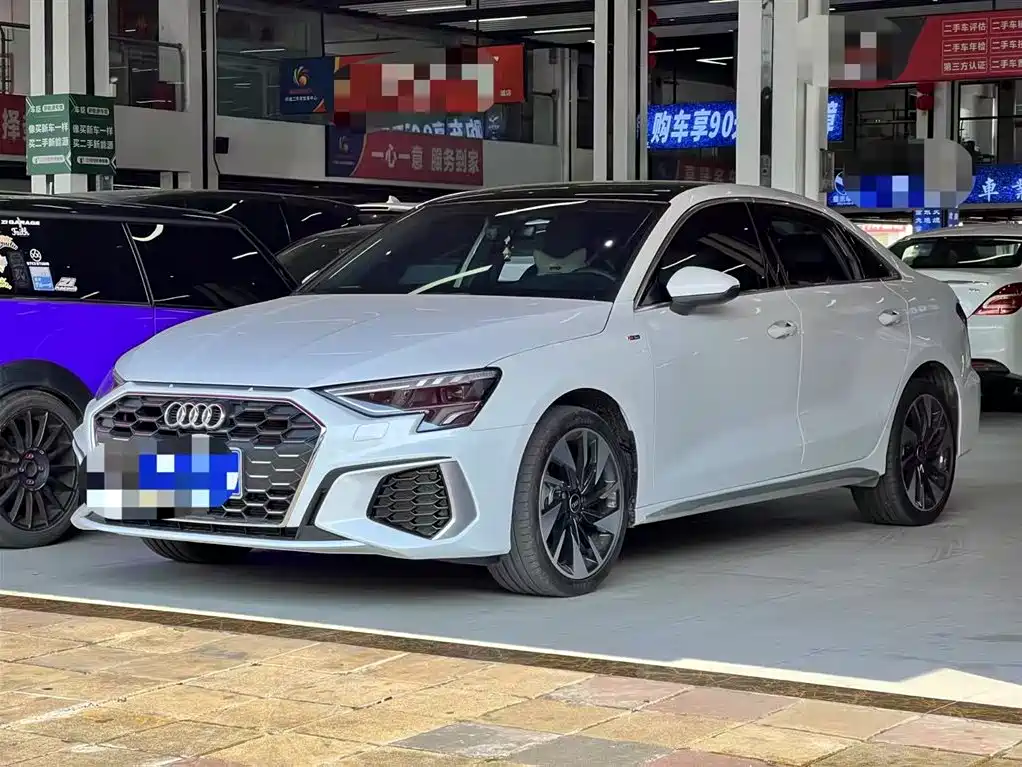 Ауди А3 2024 года А3L Лимузин 35 TFSI Спортивная версия 3800 km 2024