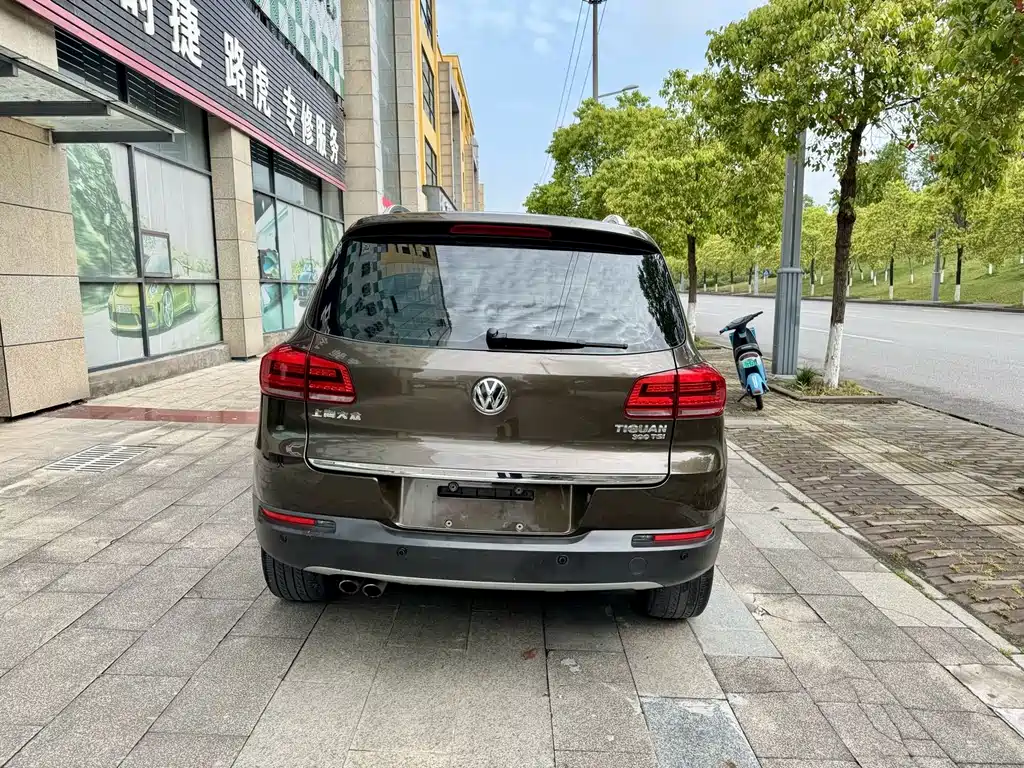 VOLKSWAGEN TIGUAN