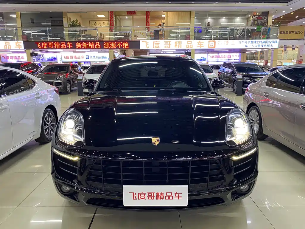 PORSCHE MACAN
