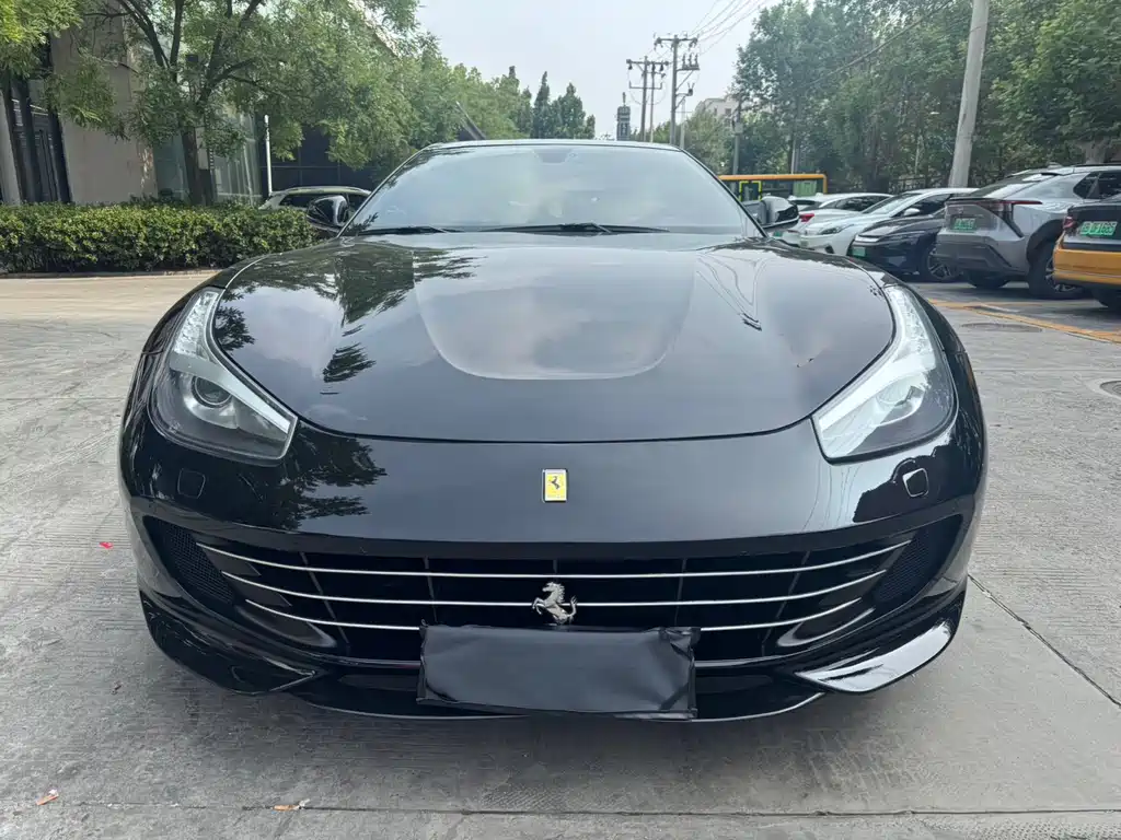 FERRARI GTC4LUSSO