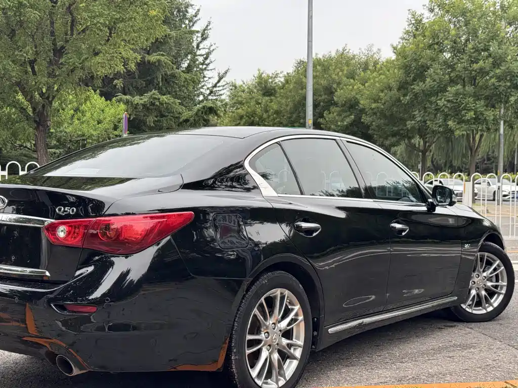INFINITI Q50L