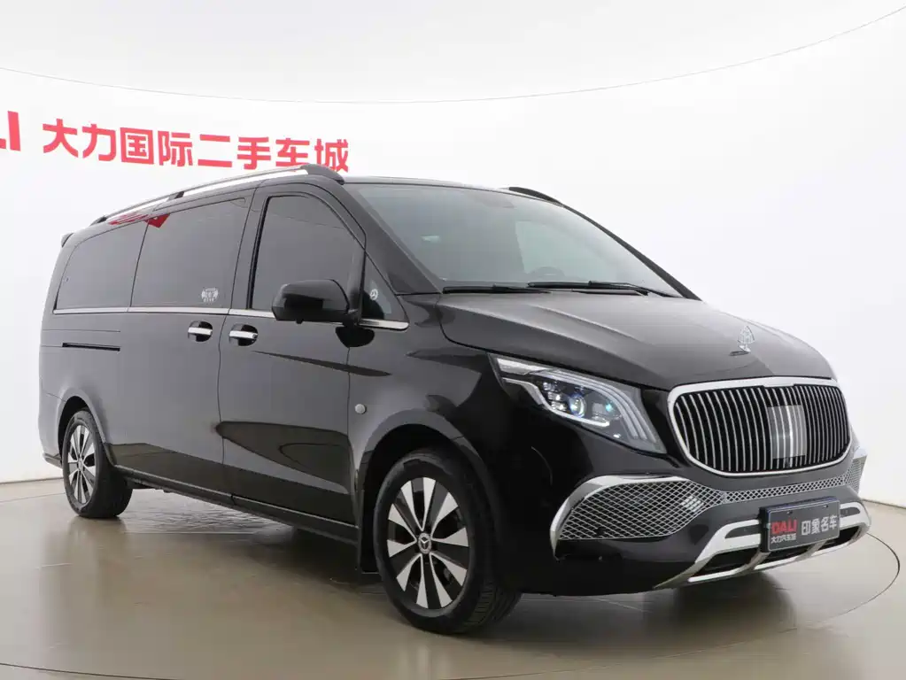Mercedes-Benz Vito 2023 2.0T Elite 7 мест