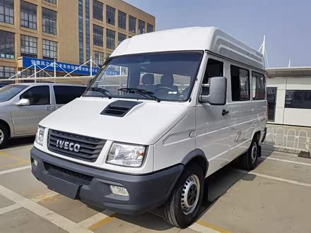 依维柯得意 2017款 2.5T A35客车5-7座47Z5