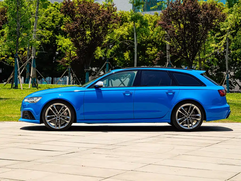 AUDI RS 6