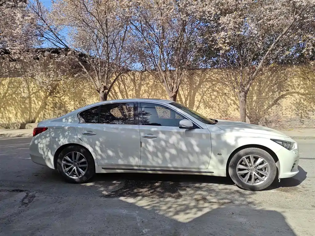 INFINITI  Q50L