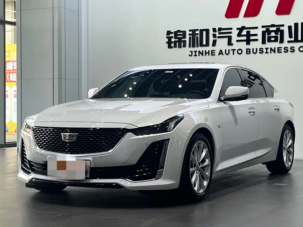 Кадиллак CT5 2023 года, версия 28T Люкс (стандартная версия) 10000 km 2023
