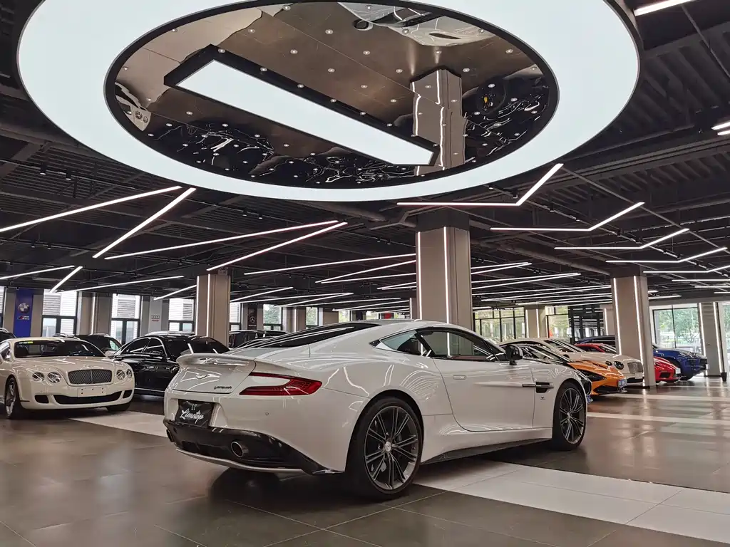 Aston Martin Vanquish — миниатюра 8