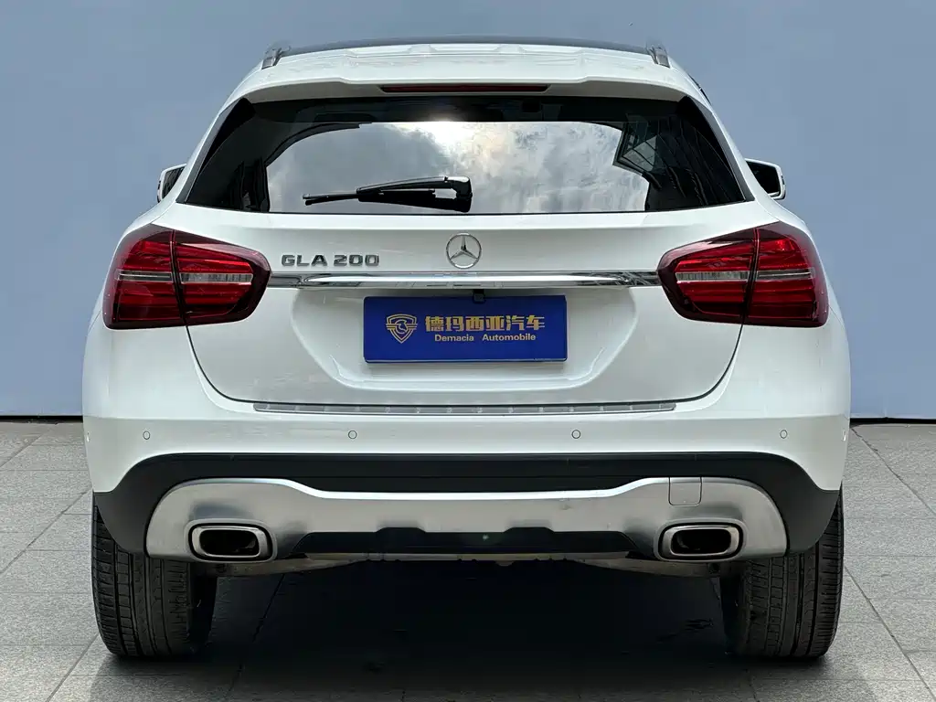 MERCEDES-BENZ GLA