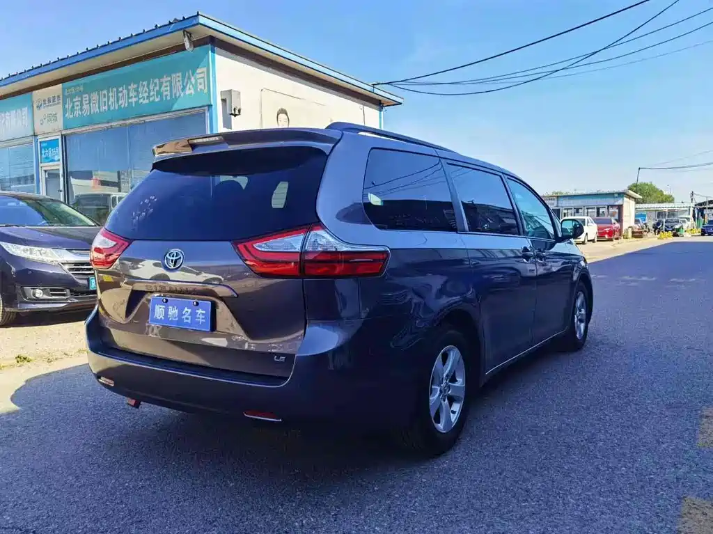 TOYOTA SIENNA