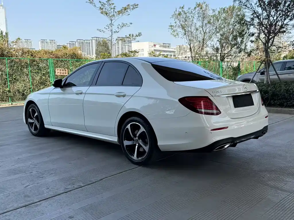 MERCEDES-BENZ E CLASS