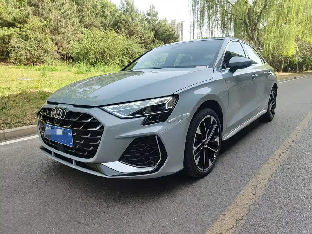 Ауди А3 2025 года A3L Лимузин 35TFSI Престижная версия 700 km 2024
