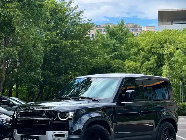 LAND ROVER  DEFENDER 2024