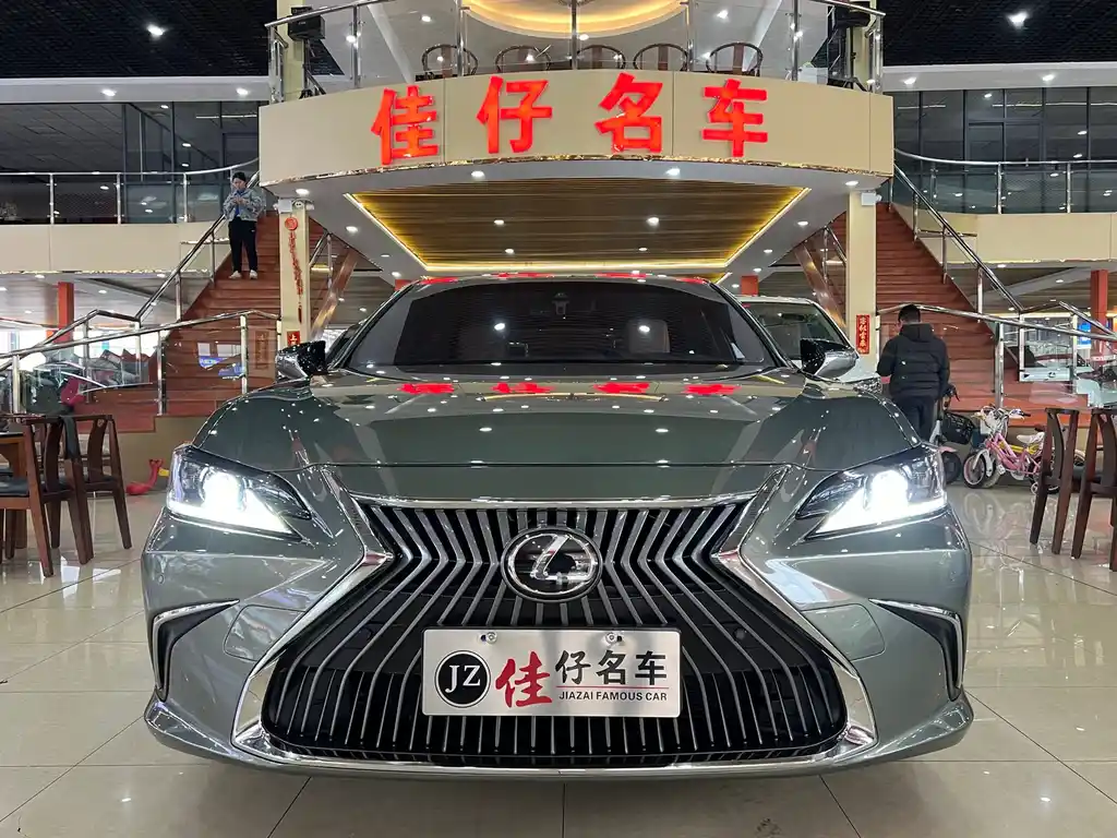 LEXUS  ES