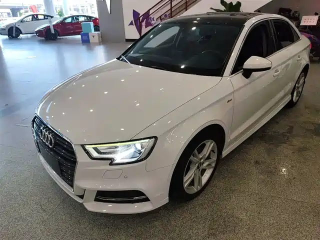 AUDI  A3 2018