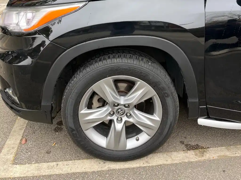 TOYOTA HIGHLANDER