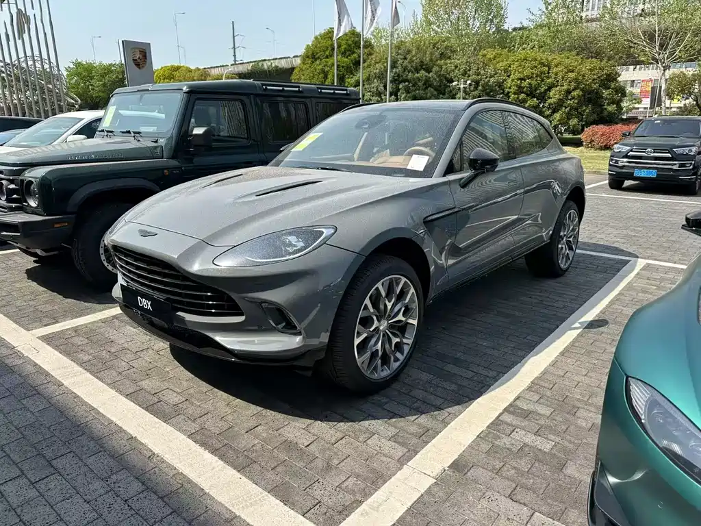 ASTON MARTIN  DBX