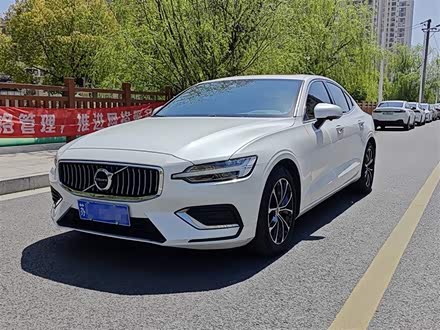 沃尔沃S60 2021款 T4 智逸豪华版