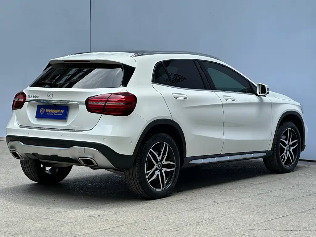 MERCEDES-BENZ GLA