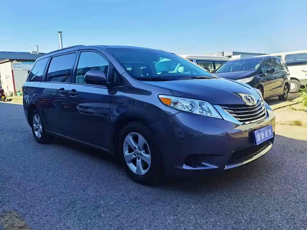 TOYOTA SIENNA