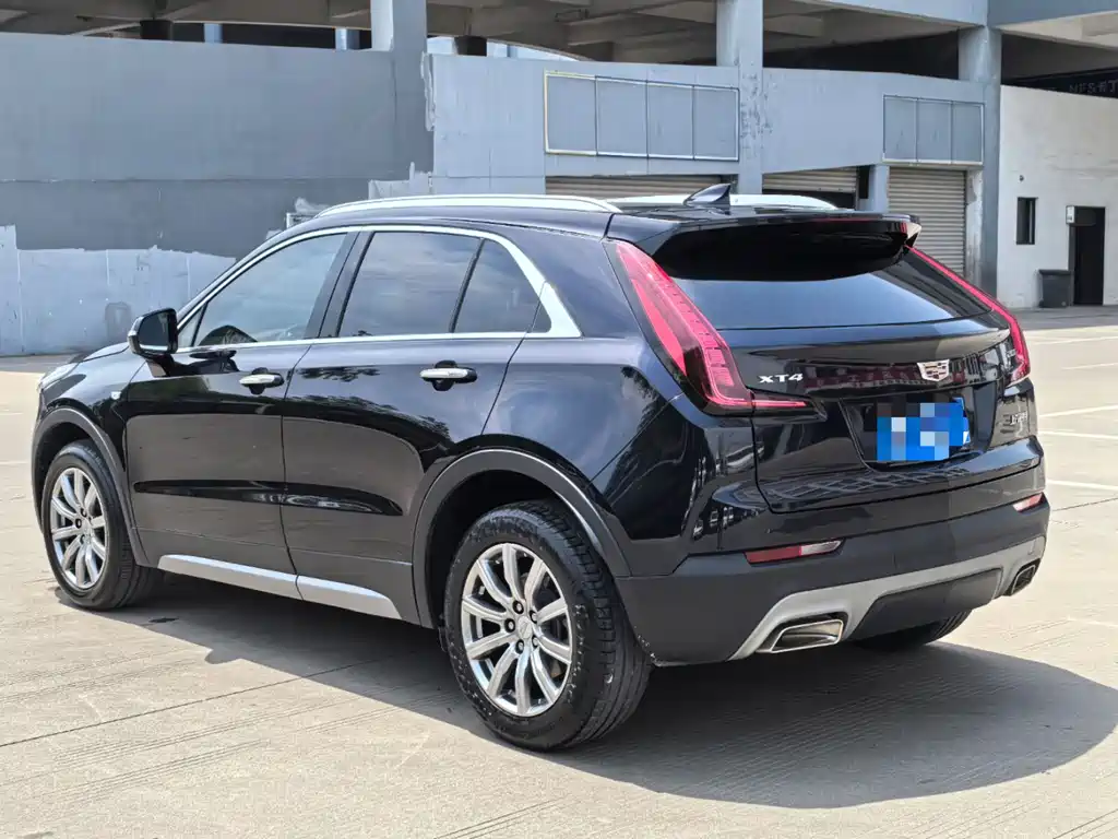 CADILLAC XT4