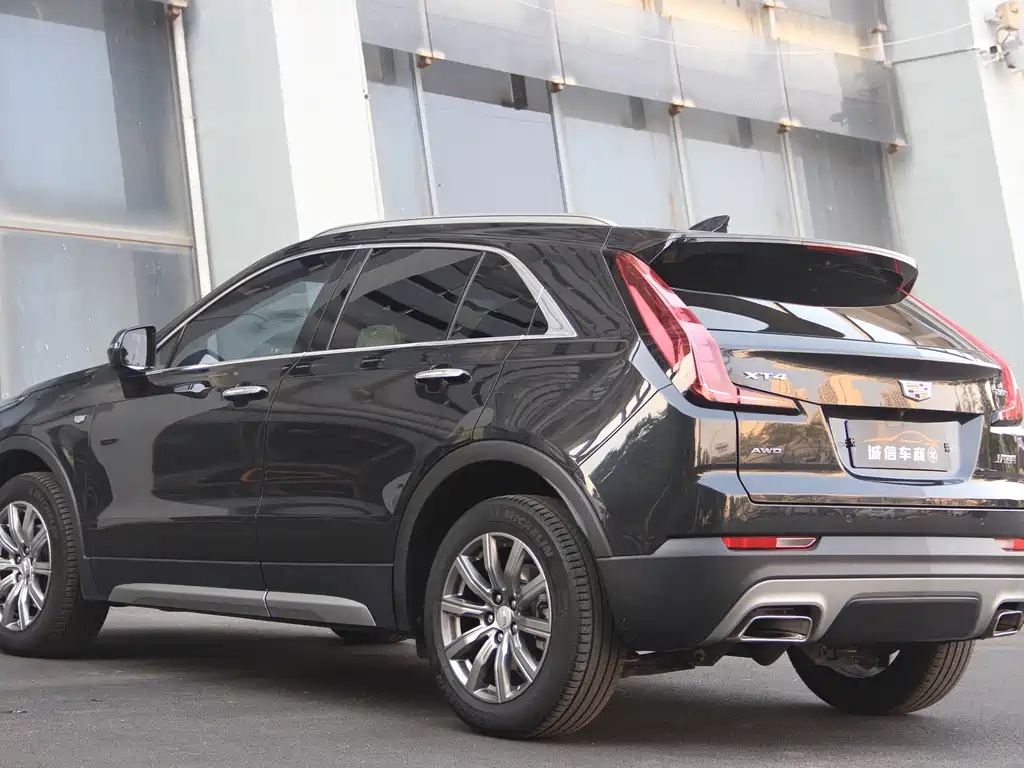 CADILLAC XT4