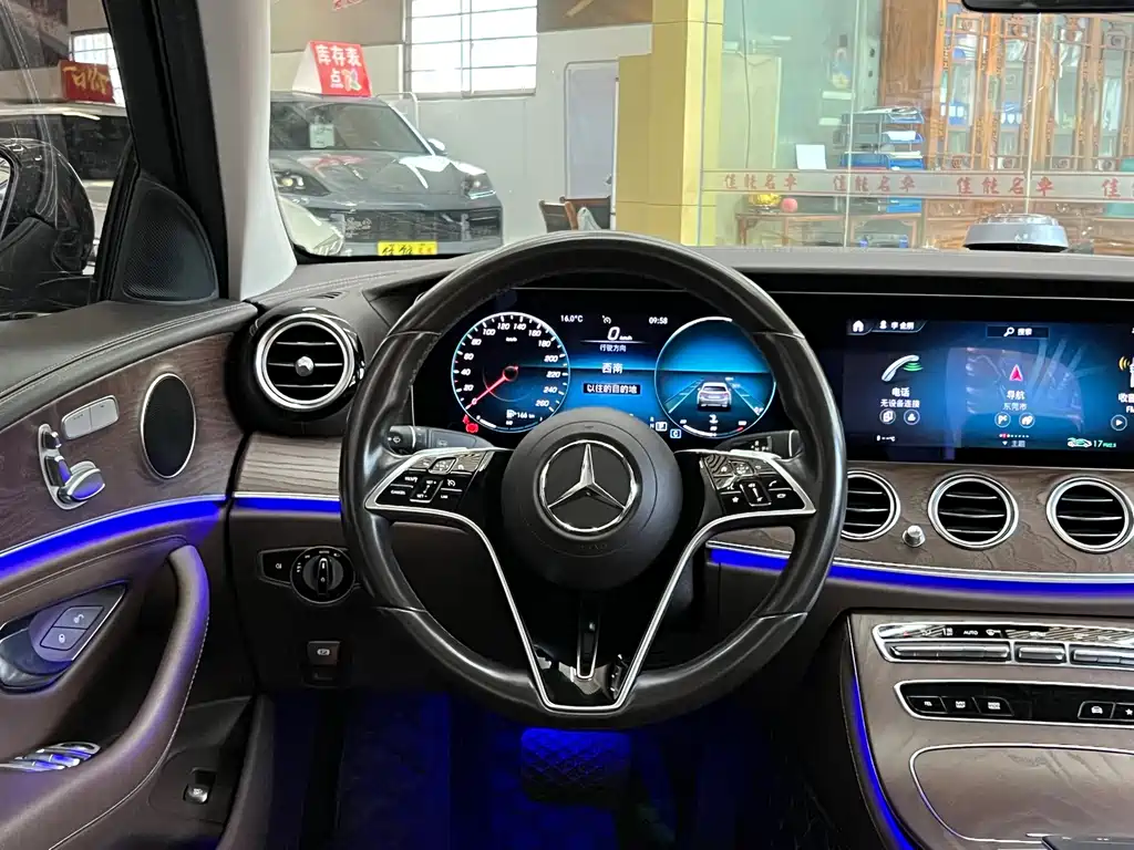 MERCEDES-BENZ E CLASS