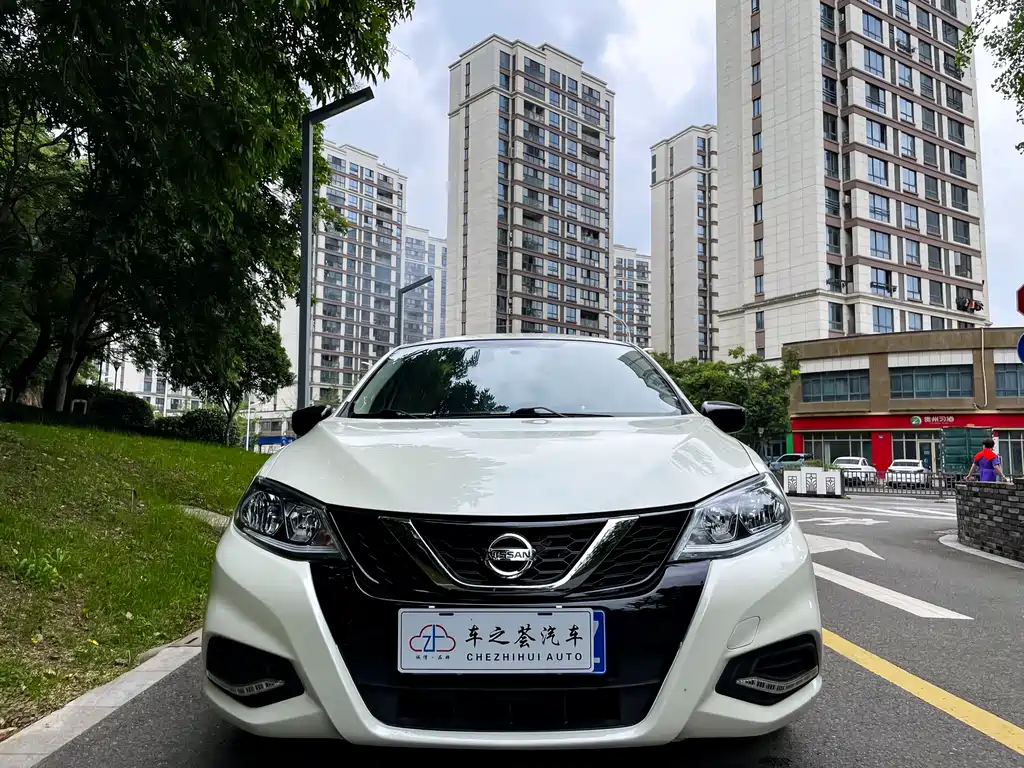 NISSAN TIIDA