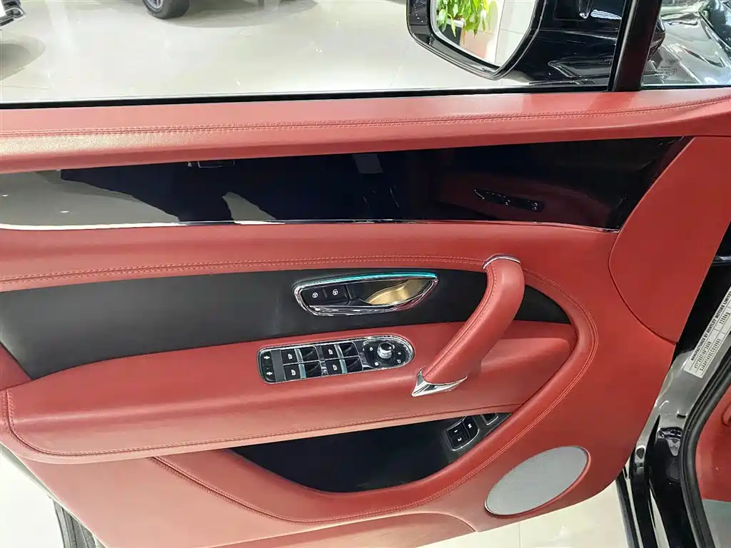 BENTLEY TIMYUE PLUG IN HYBRID