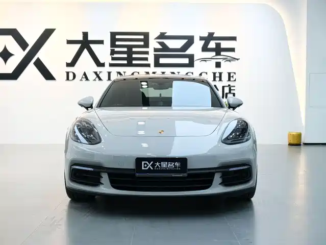 PORSCHE PANAMERA 2017