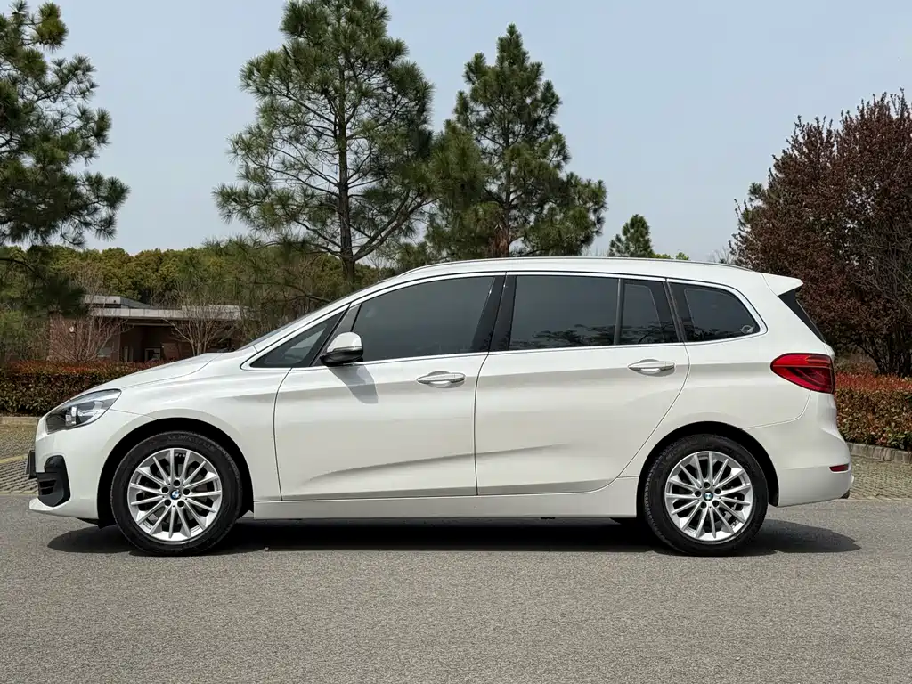 BMW 2 SERIES MULTIFUNCTIONAL STATION WAGON