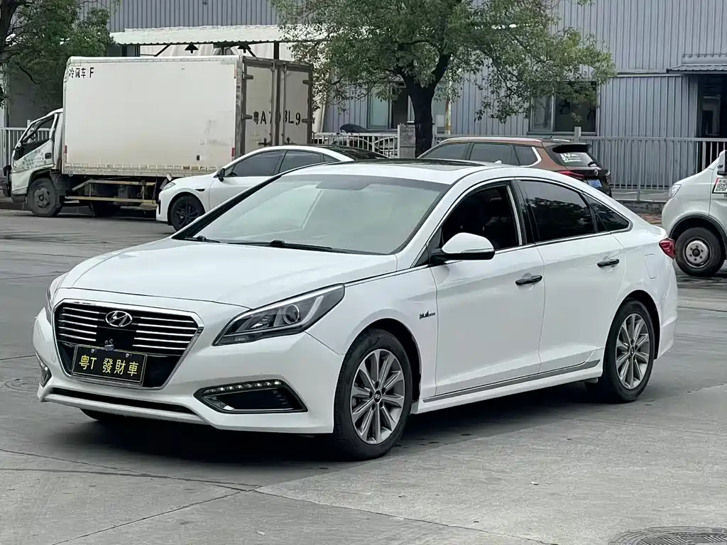 HYUNDAI SONATA