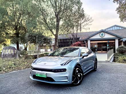 极氪001 2022款 超长续航双电机 YOU版