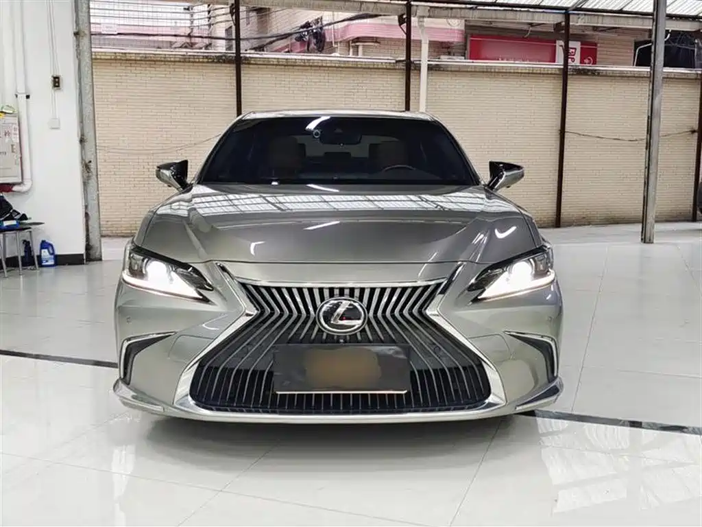 LEXUS  ES