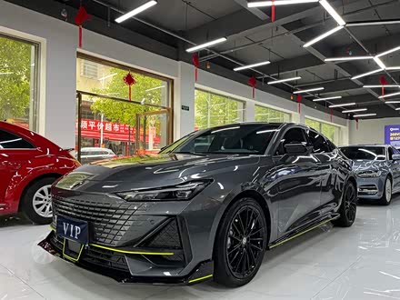 长安UNI-V 2022款 1.5T 运动版