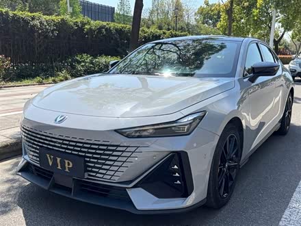 长安UNI-V 2022款 1.5T 尊贵型